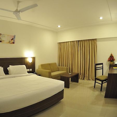 Hotel Midcity Vijayawāda Exterior photo